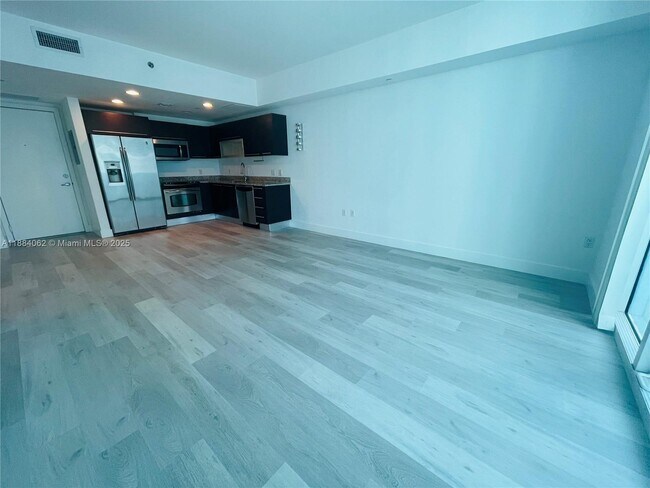 Building Photo - 950 Brickell Bay Dr