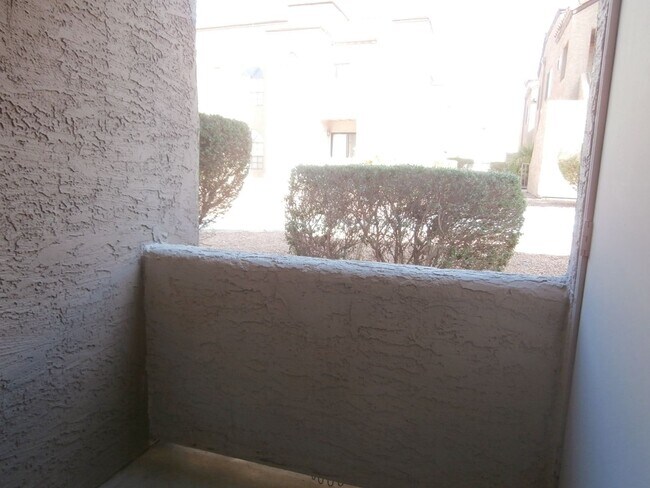 Building Photo - Pleasant 2 Bedroom 2 Bathroom Condo in Gated Community!