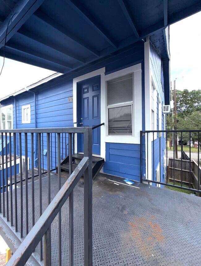 Building Photo - 7018 Avenue F