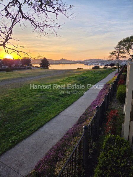 Building Photo - 198 Lakeshore Ct