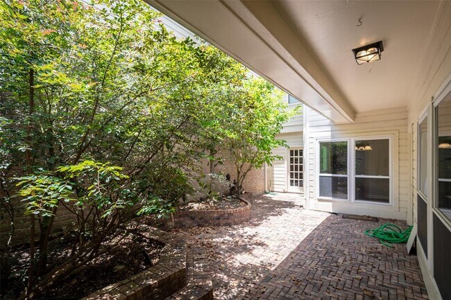 Building Photo - 9559 Doliver Dr