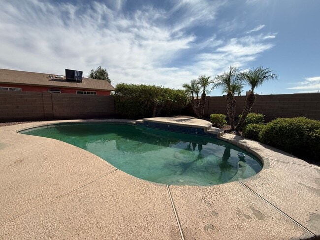 Building Photo - Pool Home in Ponderosa Valley!