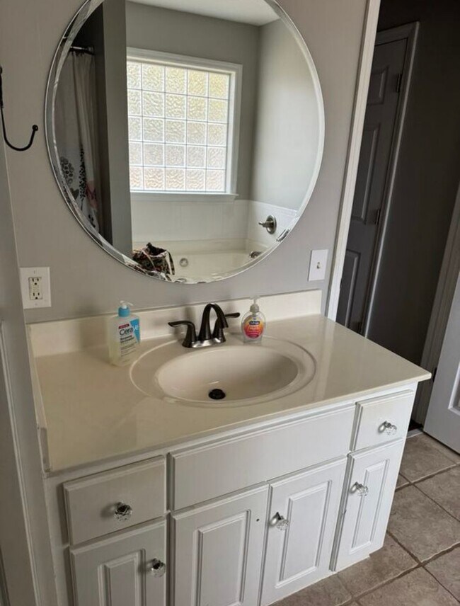 Building Photo - Available Now In Riverwood Plantation!