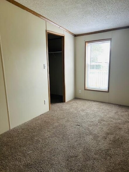 Building Photo - 138 Maynard Cir