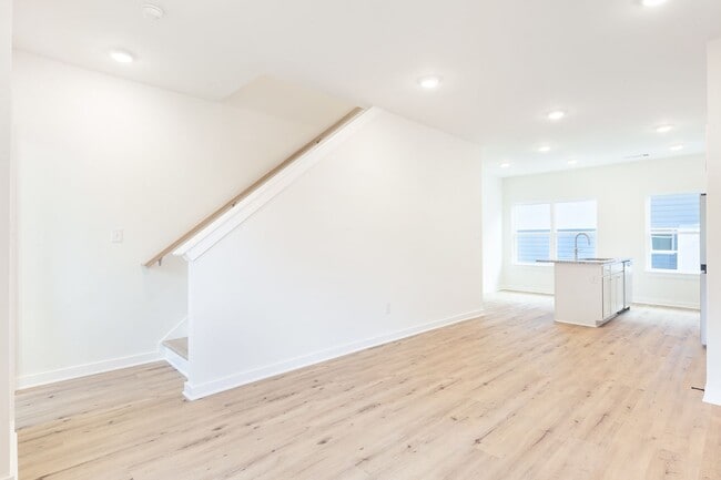 Building Photo - $500 Move In Special: Newly Constructed 3/3.5 located in Chosewood Park!