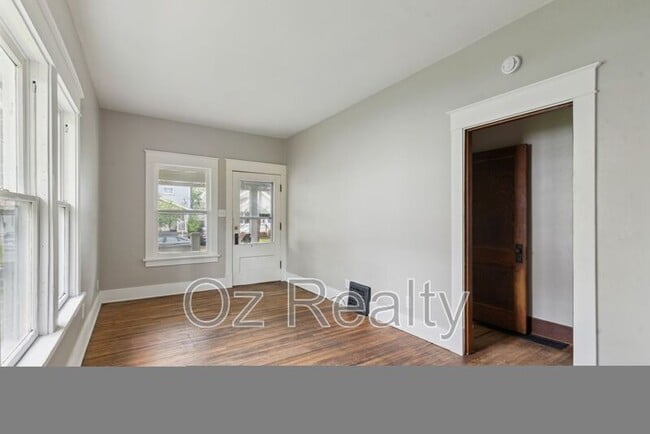 Building Photo - 2027 Berkshire Pl