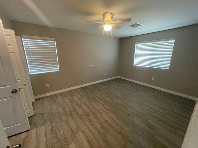 Building Photo - Fully Remodeled Tempe