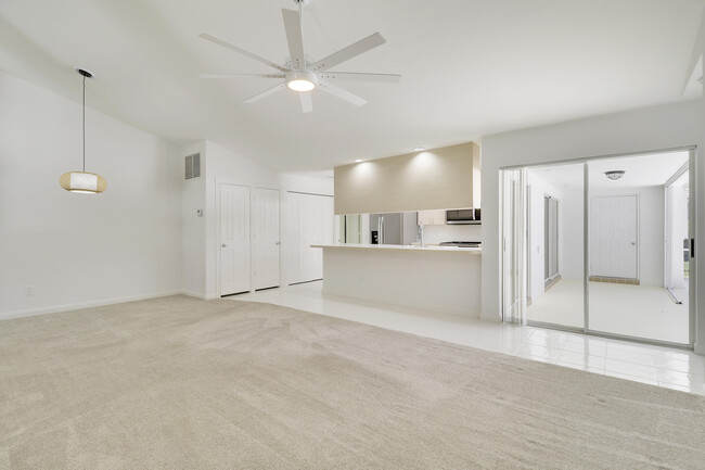Building Photo - 11301 Myrtle Oak Ct