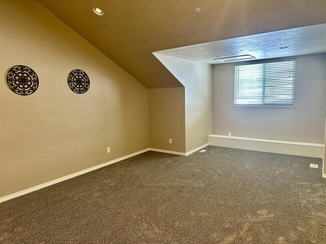 Building Photo - 3521 N Fox Run Dr