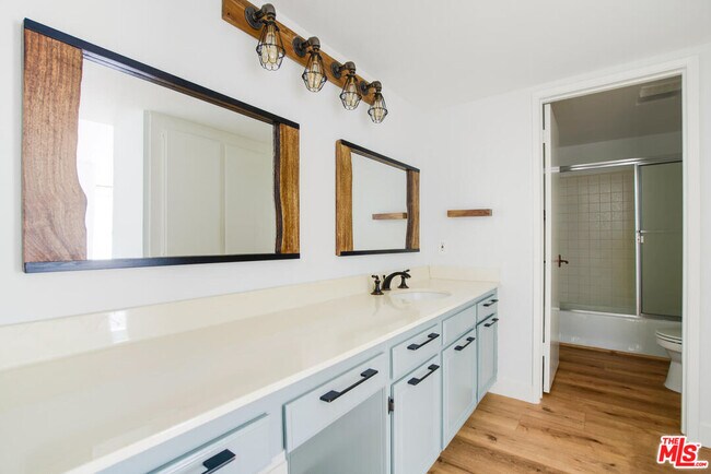 Building Photo - 17095 Palisades Cir