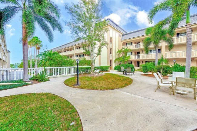 Building Photo - 147 Bluff View Dr