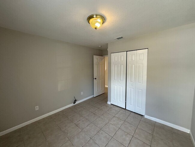 Building Photo - 2 Bedroom 2 bath unit for rent ~ water, sewer, trash, pest control and lawn care included!