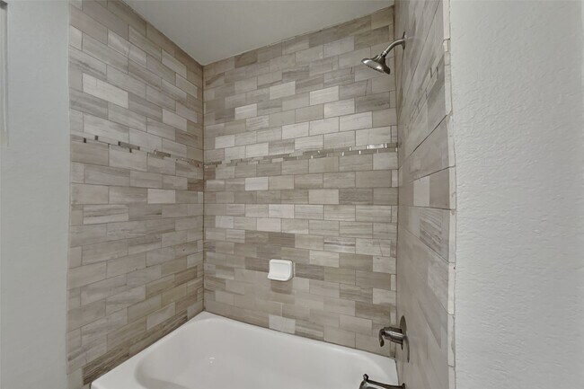 Building Photo - 2603 Hidden Garden Dr