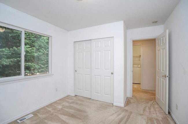 Building Photo - Spacious 4-Bedroom in Renton’s Serenity Ridge