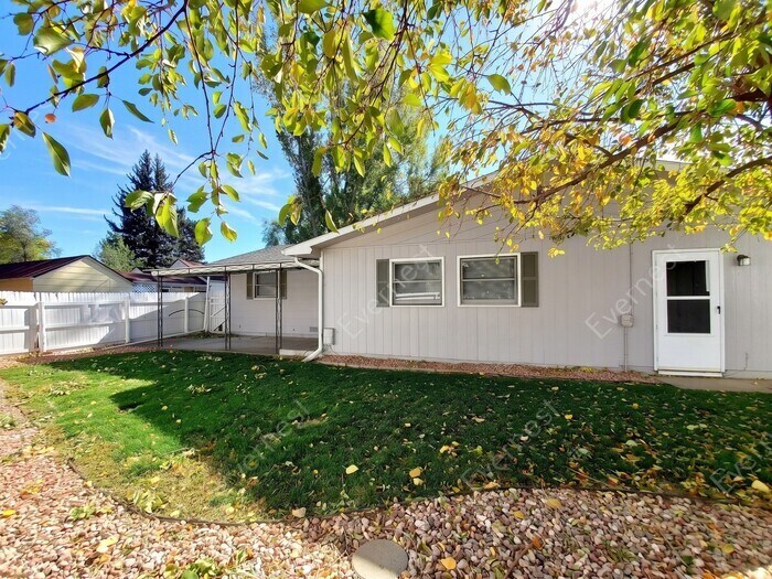Building Photo - 1116 Juniper Ct