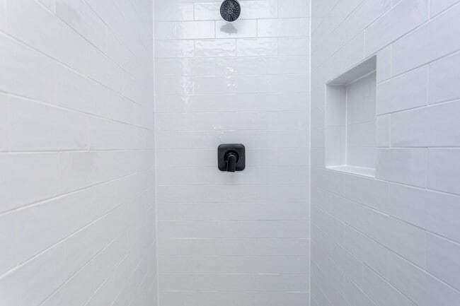 Building Photo - 1439 W 25th St