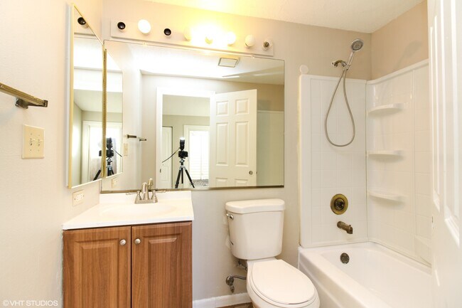 Building Photo - 707 Clearwood Ct