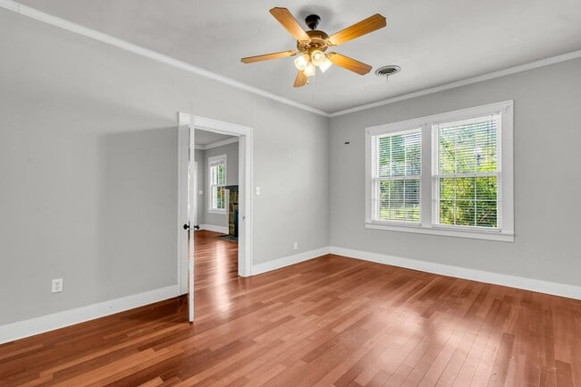 Building Photo - Renovated 3 Bedroom 2 Bath Home for Rent!