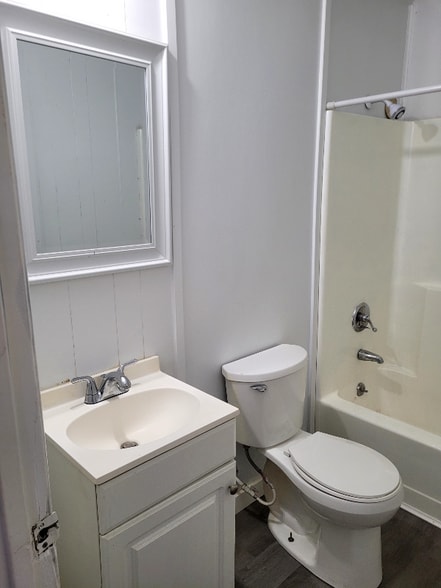 Building Photo - 218 Morning Dr