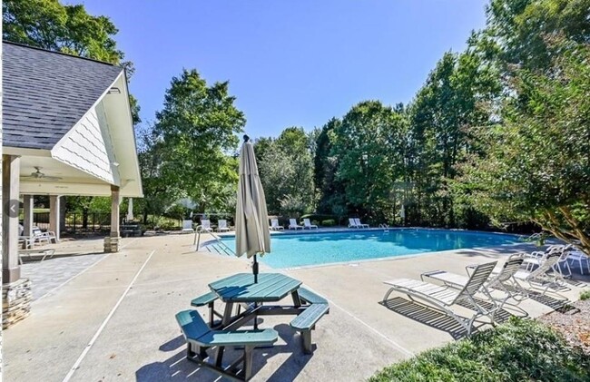 Building Photo - 1496 Brentwood Dr