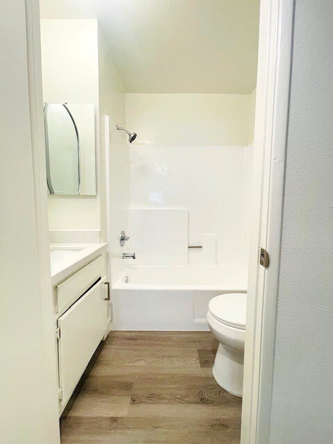 Building Photo - 112 S St Andrews Pl