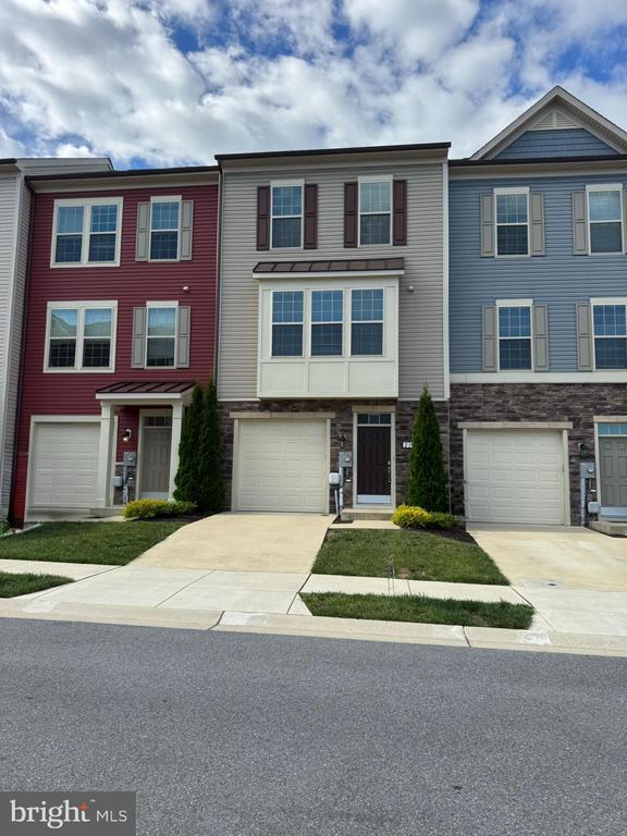 Building Photo - 215 Pomegranate Ln