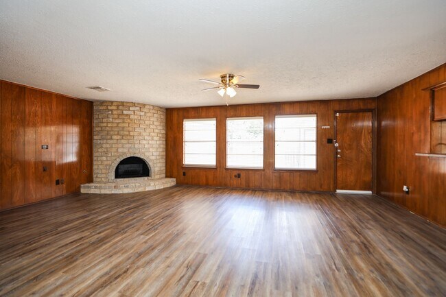 Building Photo - 815 Park Meadow Dr
