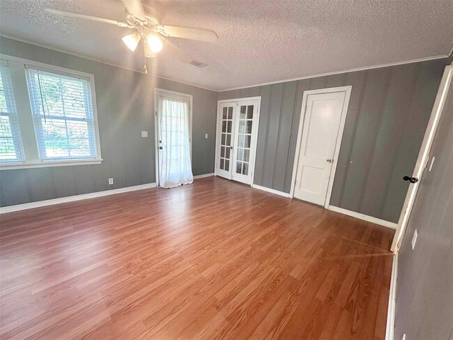 Building Photo - 4605 N Hammond Ave