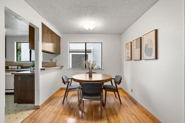 Building Photo - Bathroom completely remodeled and Duel pan...