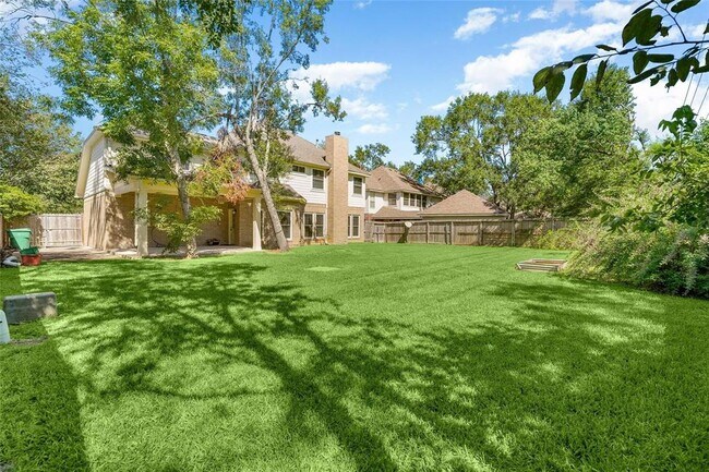 Building Photo - 2645 Lakeway Dr
