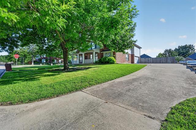 Building Photo - 2901 St Charles Dr