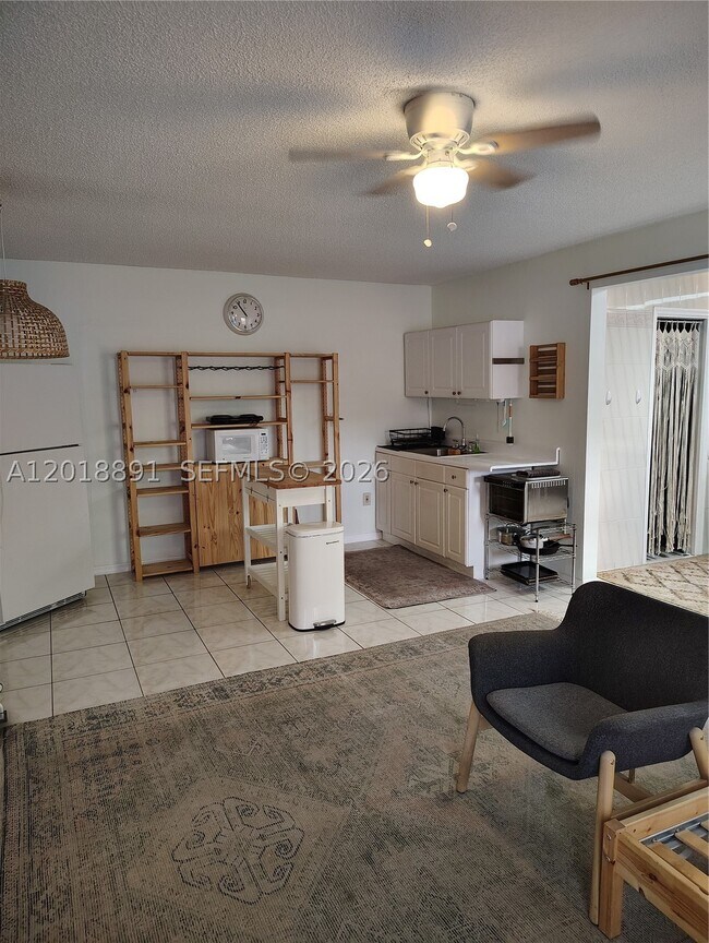 Building Photo - 1100 SW 88th Ave