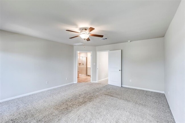 Building Photo - 218 Glass Mountains Wy