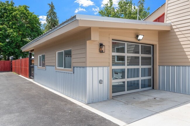 Building Photo - 14420 E Wellesley Ave