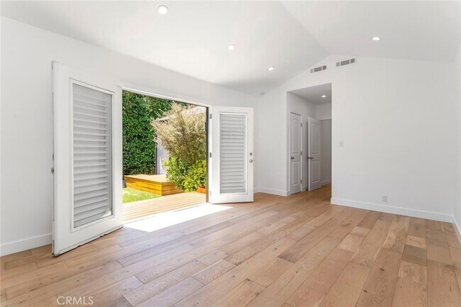 Building Photo - 1444 Stearns Dr