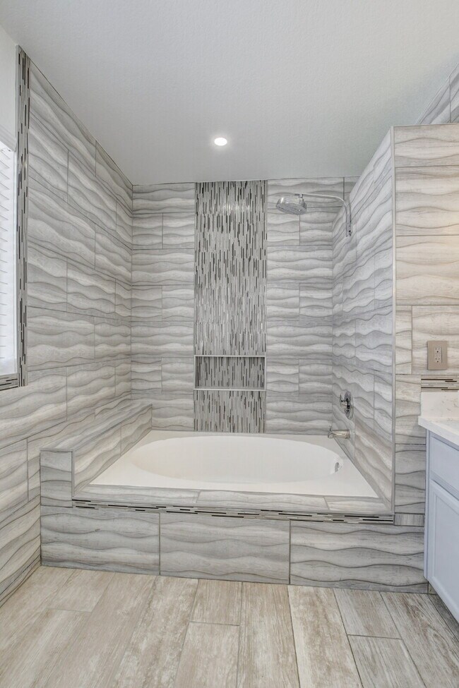 Building Photo - Recently Remodeled 3 Bedroom 2 Bathroom Town House