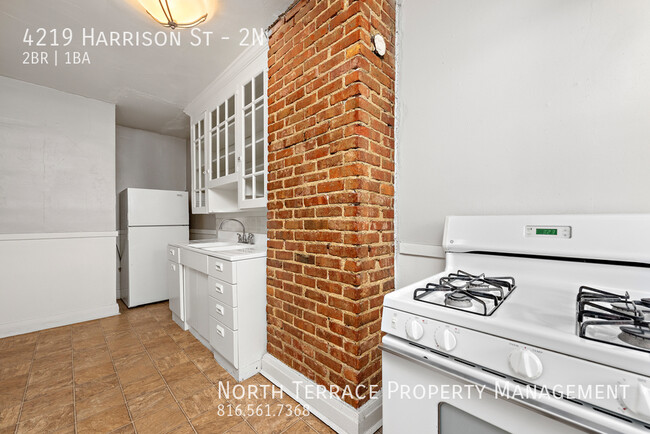 Building Photo - Spacious 2 Bedroom Apartment in Hyde Park