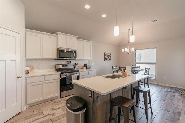Building Photo - 13809 Village Cv