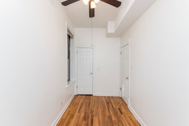 Building Photo - 907 W Addison St