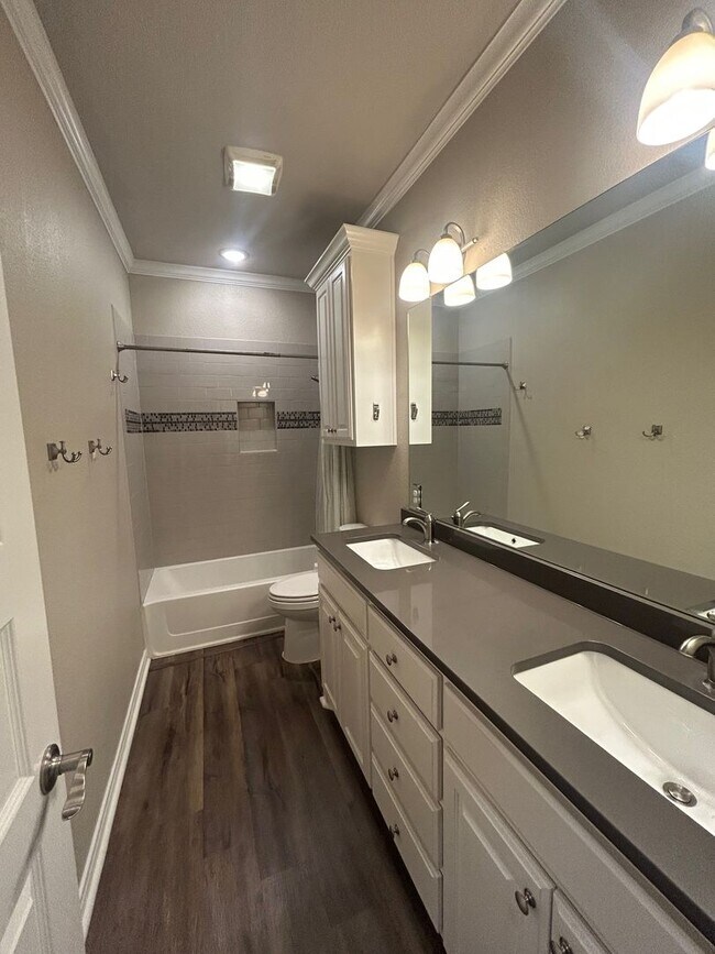 Building Photo - Beautiful Midway ISD Home