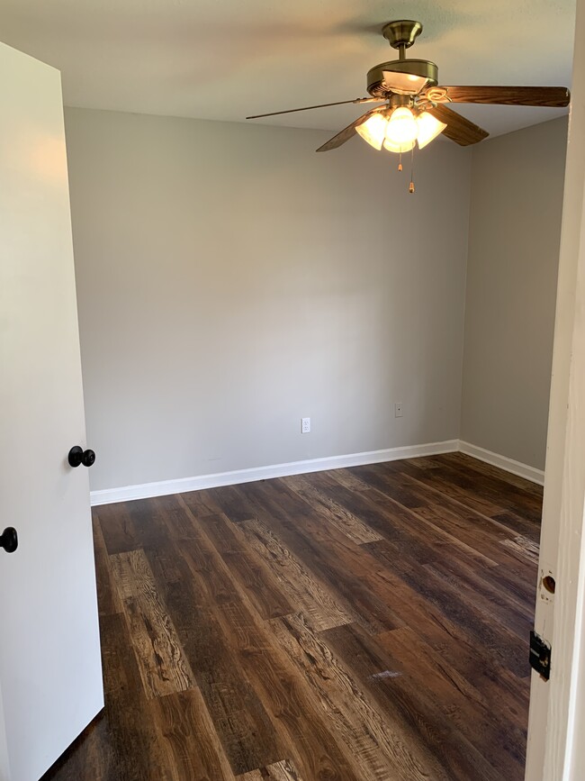 Building Photo - 8082 Ashbrook Dr