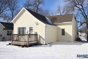 Building Photo - 217 S Elmwood Ave