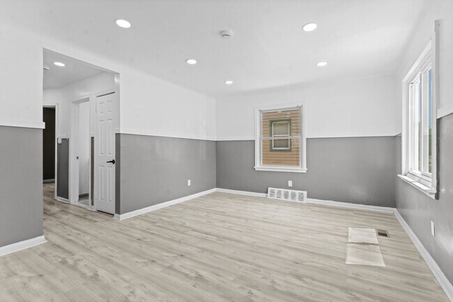 Building Photo - 16039 Fairmount Dr