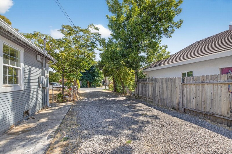 Building Photo - 5080 Enrico Blvd