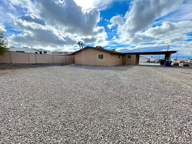 Building Photo - Cute 3 Bedroom Home in Lake Havasu City!- Available Soon!