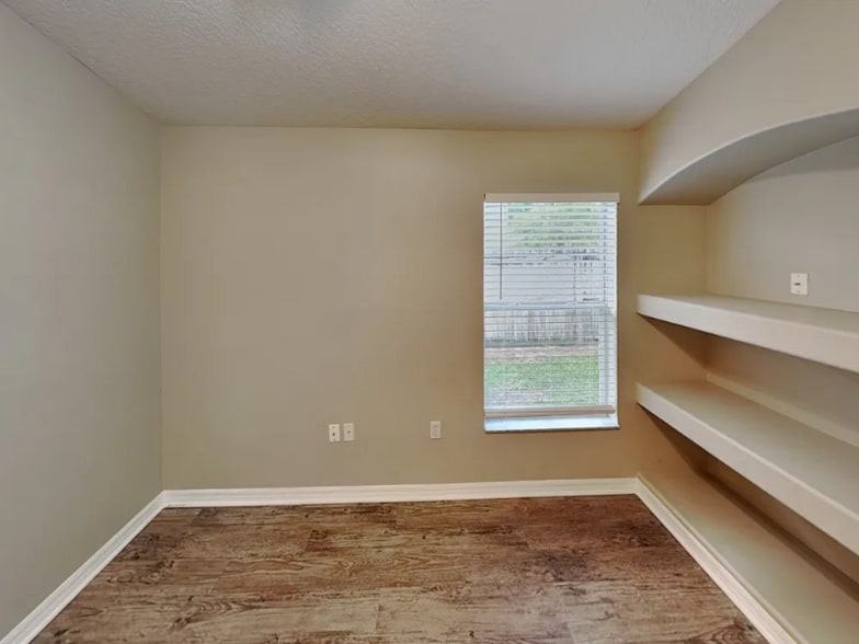 Building Photo - 15223 Lindera Dr