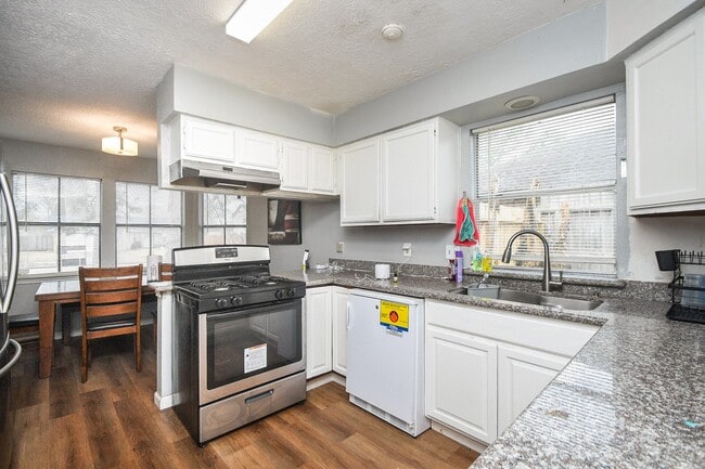 Building Photo - 15310 Barbarossa Dr