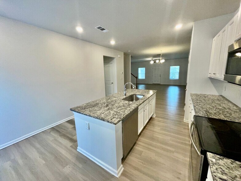 Building Photo - 525 Ruths Dr