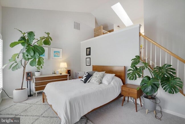 Building Photo - 4655 Lambert Dr