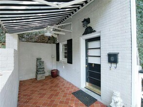 Building Photo - 76 Laurel Forest Cir NE